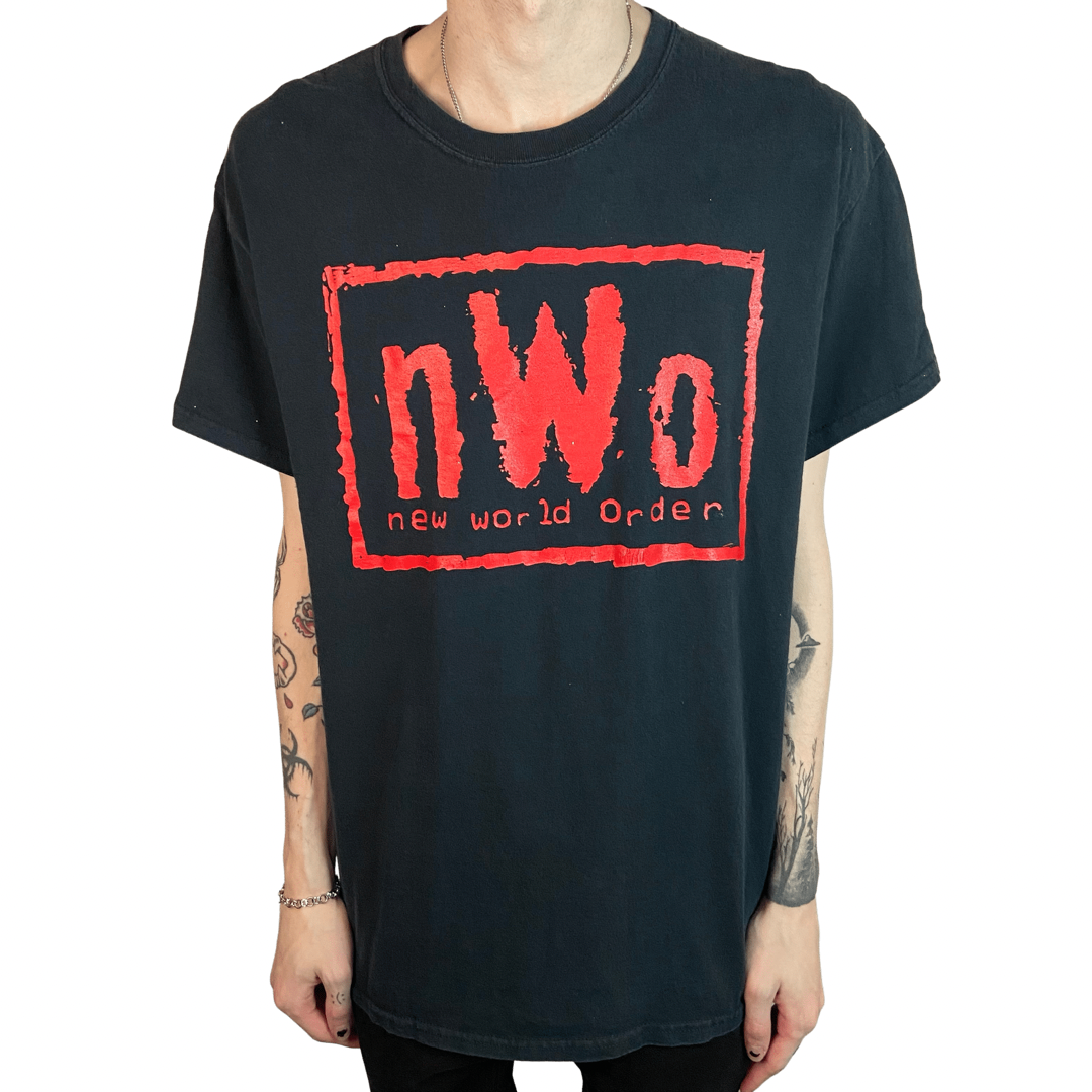 N.W.O. "NEW WORLD ORDER" WCW WRESTLING SIZE LARGE T-SHIRT