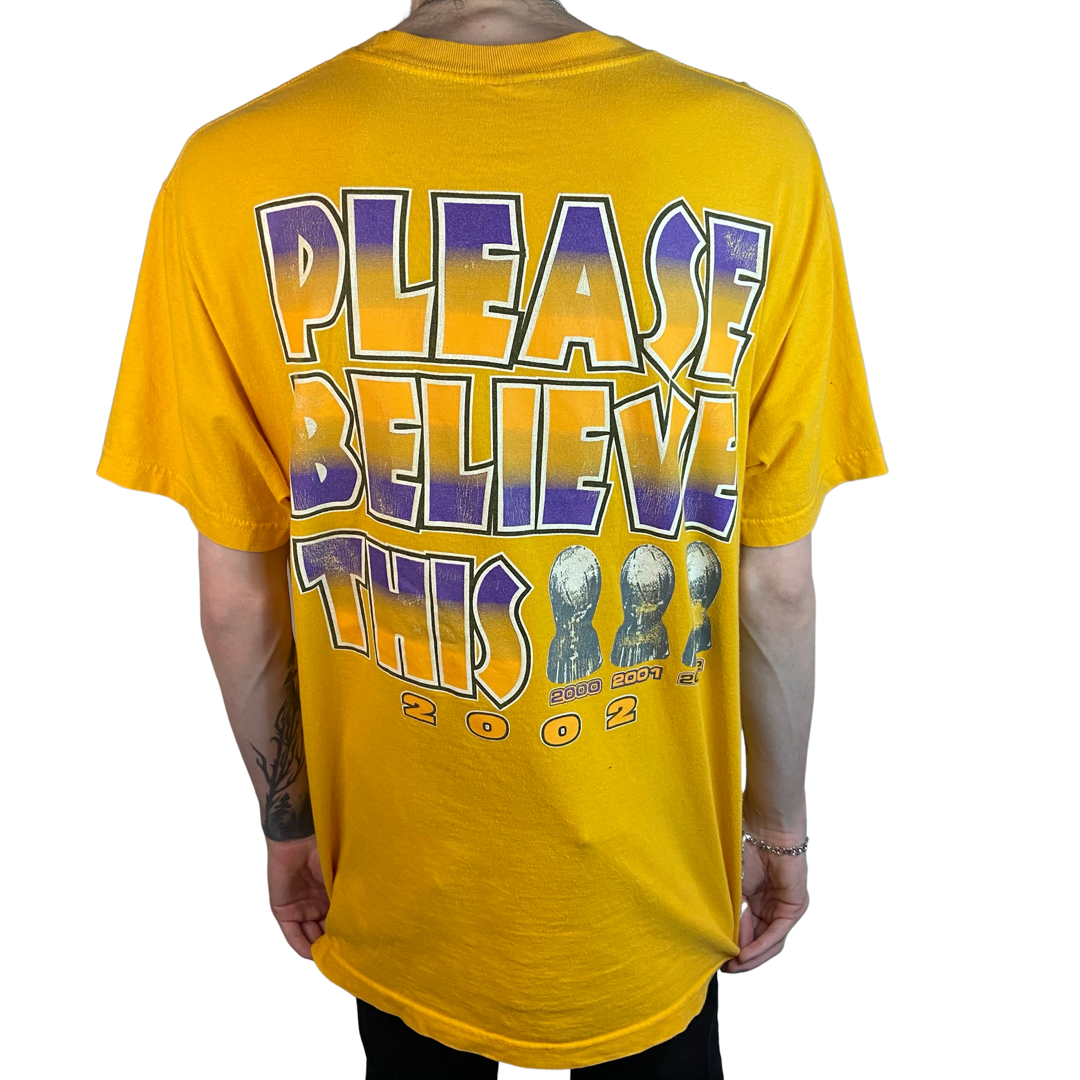 2002 LOS ANGELES LAKERS THREE-PEAT CHAMPIONS "PLEASE BELIEVE THIS" SIZE LARGE T-SHIRT