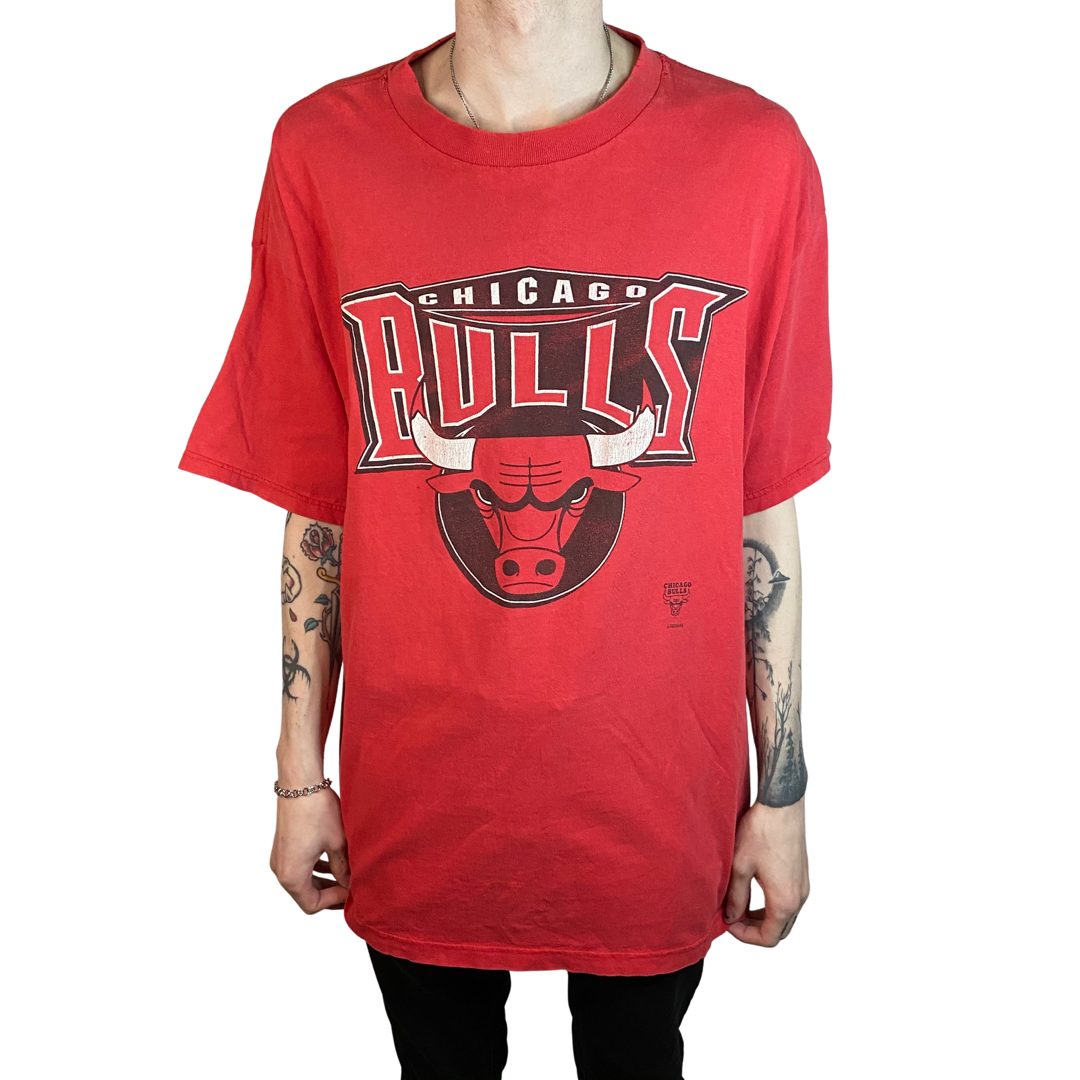 CHICAGO BULLS LOGO ATHLETIC VINTAGE SIZE XL T-SHIRT