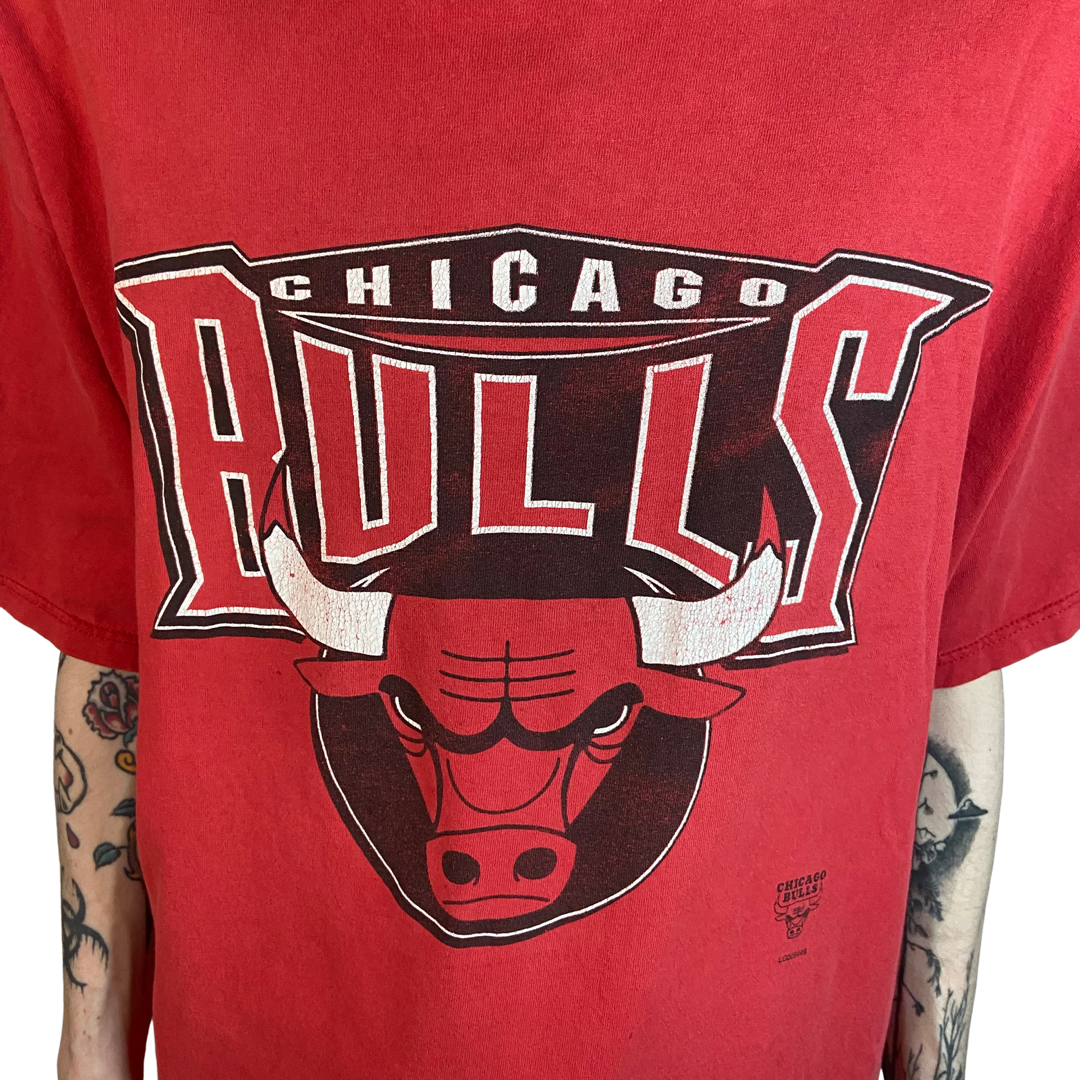 CHICAGO BULLS LOGO ATHLETIC VINTAGE SIZE XL T-SHIRT