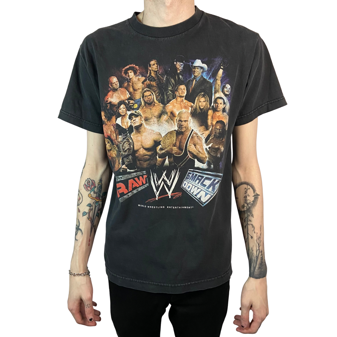 WWE WRESTLEMANIA 2006 SMACKDOWN VS RAW GRAPHIC PRINT SIZE SMALL T-SHIRT