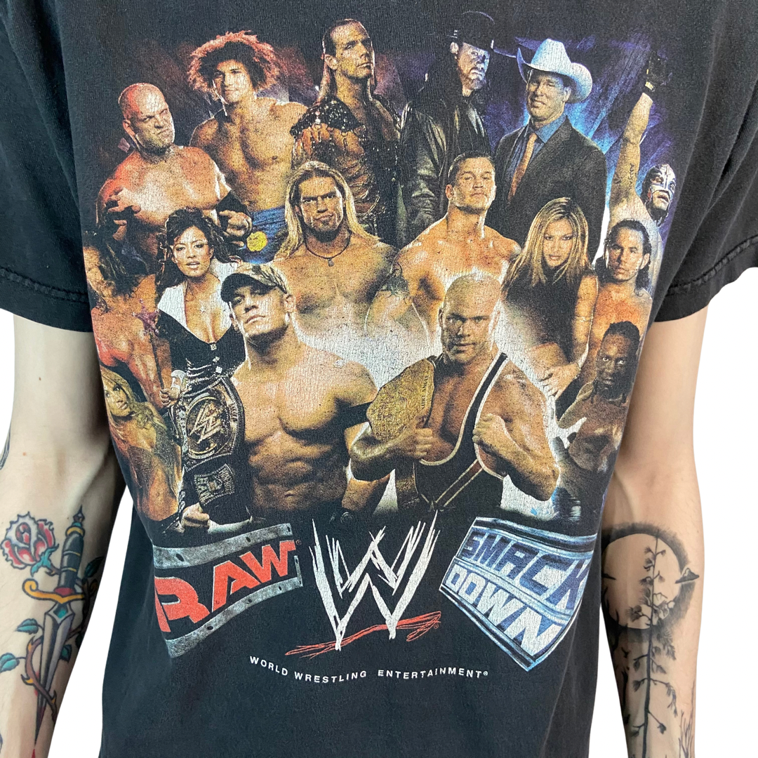 WWE WRESTLEMANIA 2006 SMACKDOWN VS RAW GRAPHIC PRINT SIZE SMALL T-SHIRT