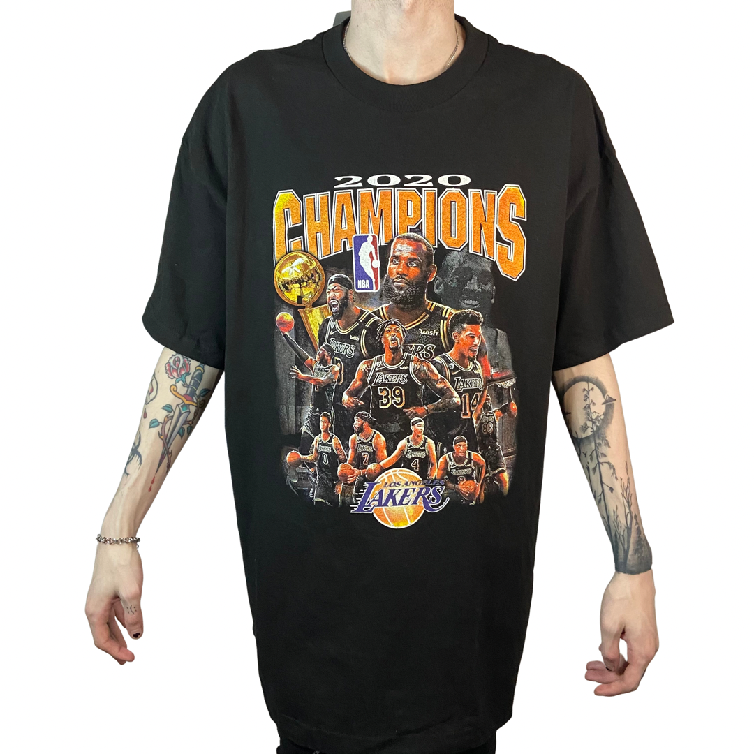 2020 LOS ANGELES LAKERS CHAMPIONS SIZE 2XL T-SHIRT