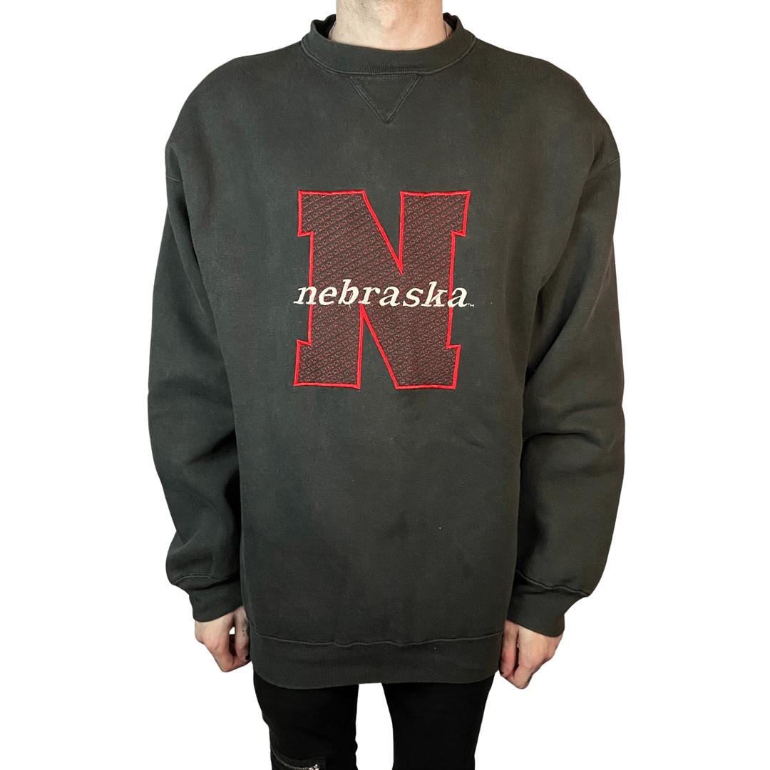 NEBRASKA EMBROIDERED VINTAGE CREWNECK PULLOVER SIZE LARGE SWEATSHIRT